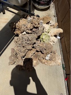 Saltwater aquarium rock