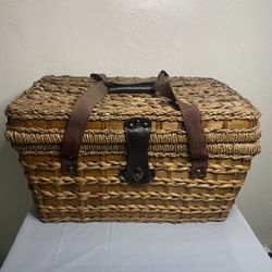 Wicker Picnic Basket Set With Cooler Compartment