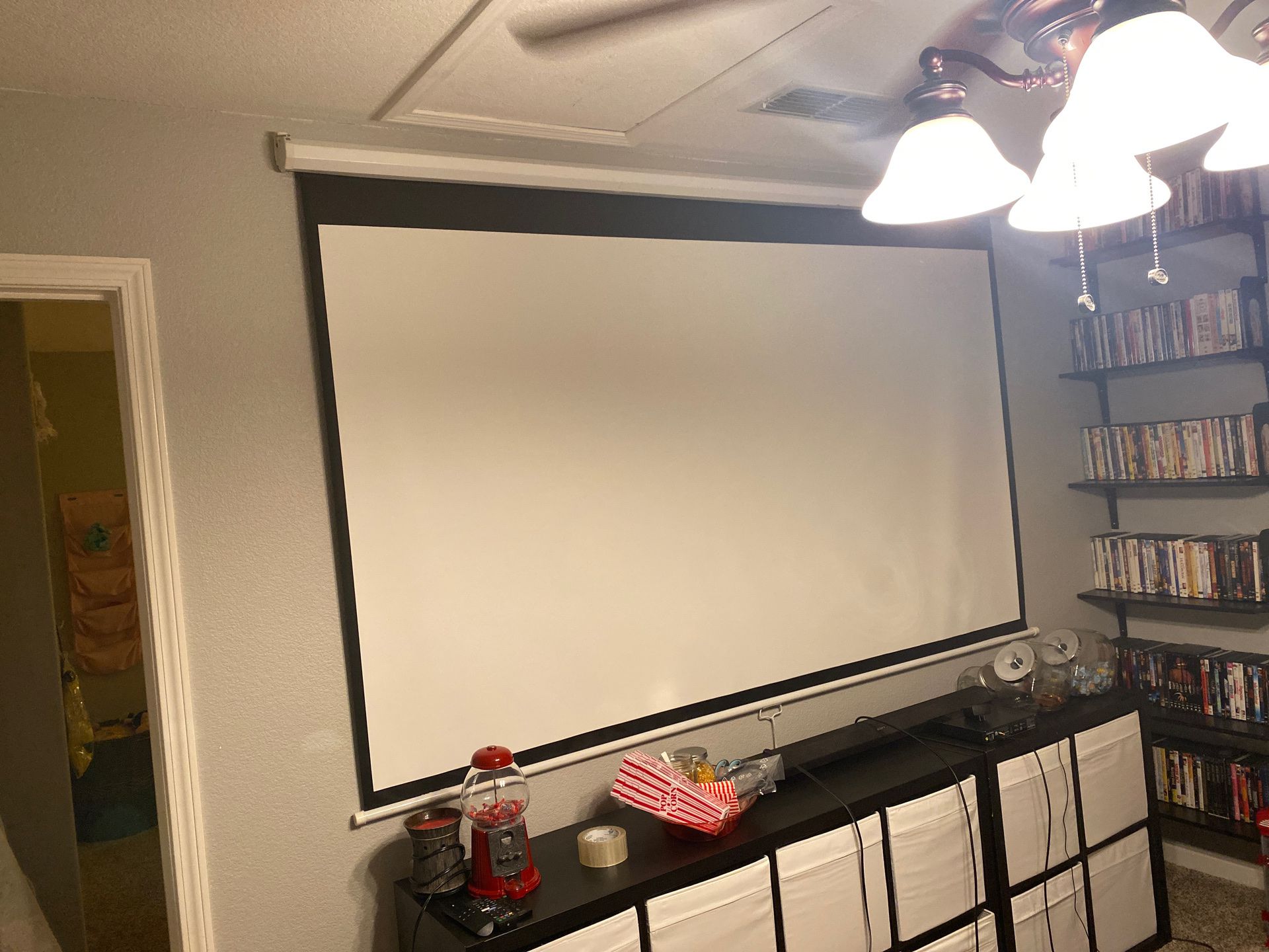 Projector Screen 100 Inch Great Condition!