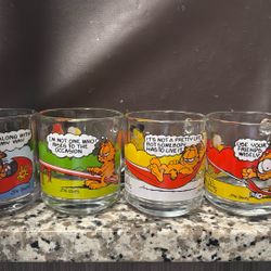 Vintage McDonald’s Garfield Glass Mugs – Complete 4-Piece Set (1978–1980)