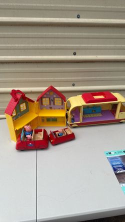Peppa pig house and cars
