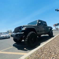 3.5" Lift Kit With Installation. 20-25 Jeep GLADIATOR JT  (We Finance..