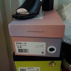 NIB Lisa Vicky Size 8