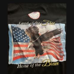 MENS LARGE LAND OF THE FREE HOME OF THE BRAVE TOP SHIRT