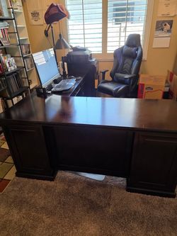 L-shaped Executive Office Desk