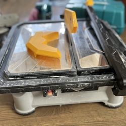 FlorCraft 7” wet tile saw