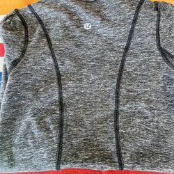 Lululemon Woman’s Size 4 Long Sleeve 