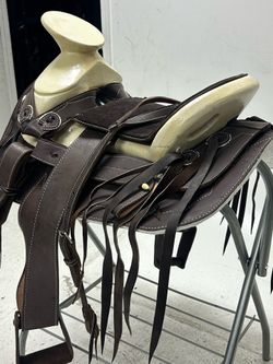 Monturas charra para caballos 100% piel de la mejor calidad y con excelentes diseños  Con todos sus accesorios incluidos  + cincho  + cabezada o corre