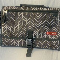 Skip & Hop Inc., Travel Baby Changing Station