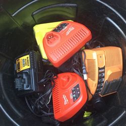 Milwaukee M12 Chager