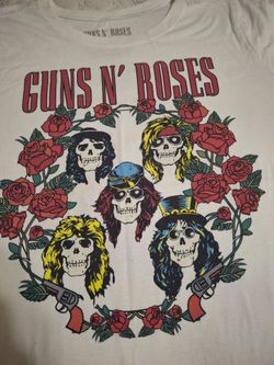 Guns and Roses white t shirt size two medium/ large adults rock and roll Concert