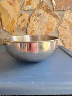 Choice 4 Qt. Standard Weight Stainless Steel Mixing Bowl