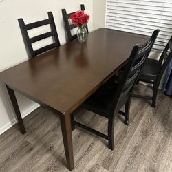 Dining Table And 4 Chairs 