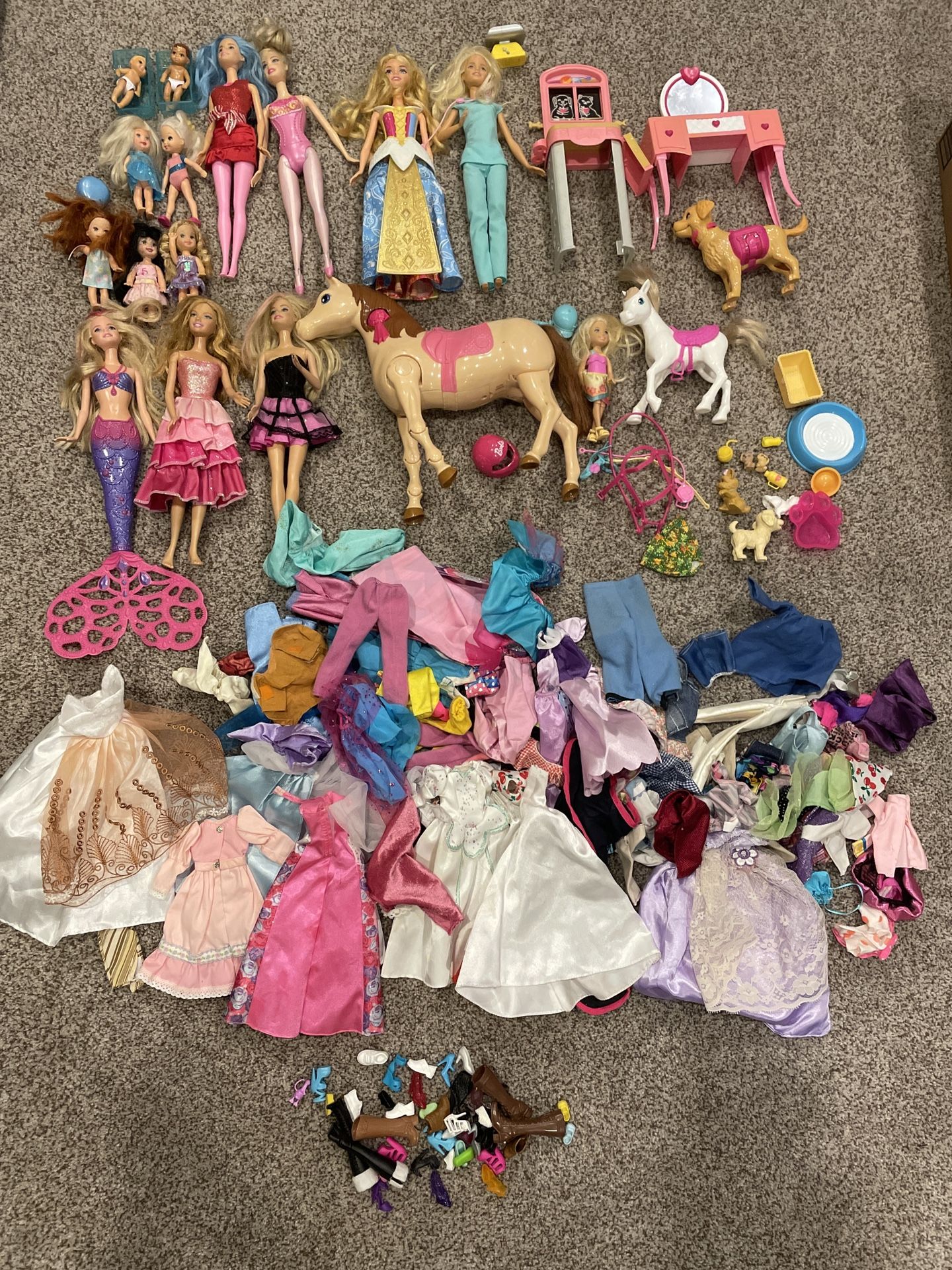 HUGE Lot of Barbies and Accessories 