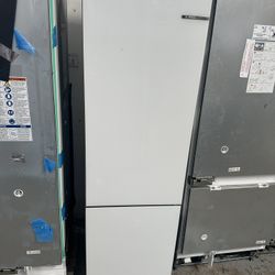 24 inch Bosch Refrigerator White Glass 