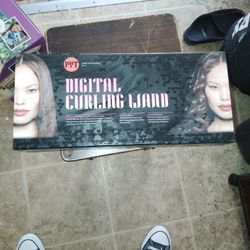 PYT/  DIGITAL CURLING WAND. 25/18