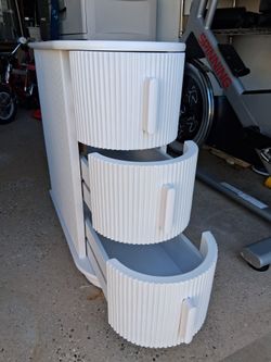 Cute side cabinet - almost new