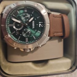 BRAND NEW MEN'S FOSSIL WATCH WITH A BROWN LEATHER BAND