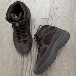 Yeezy Boot Oil Size 9.5 