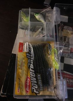 2 boxes of fishing 🎣 accessories