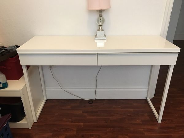Besta Burs Desk High Gloss White 47 1 4x15 3 4 For Sale In