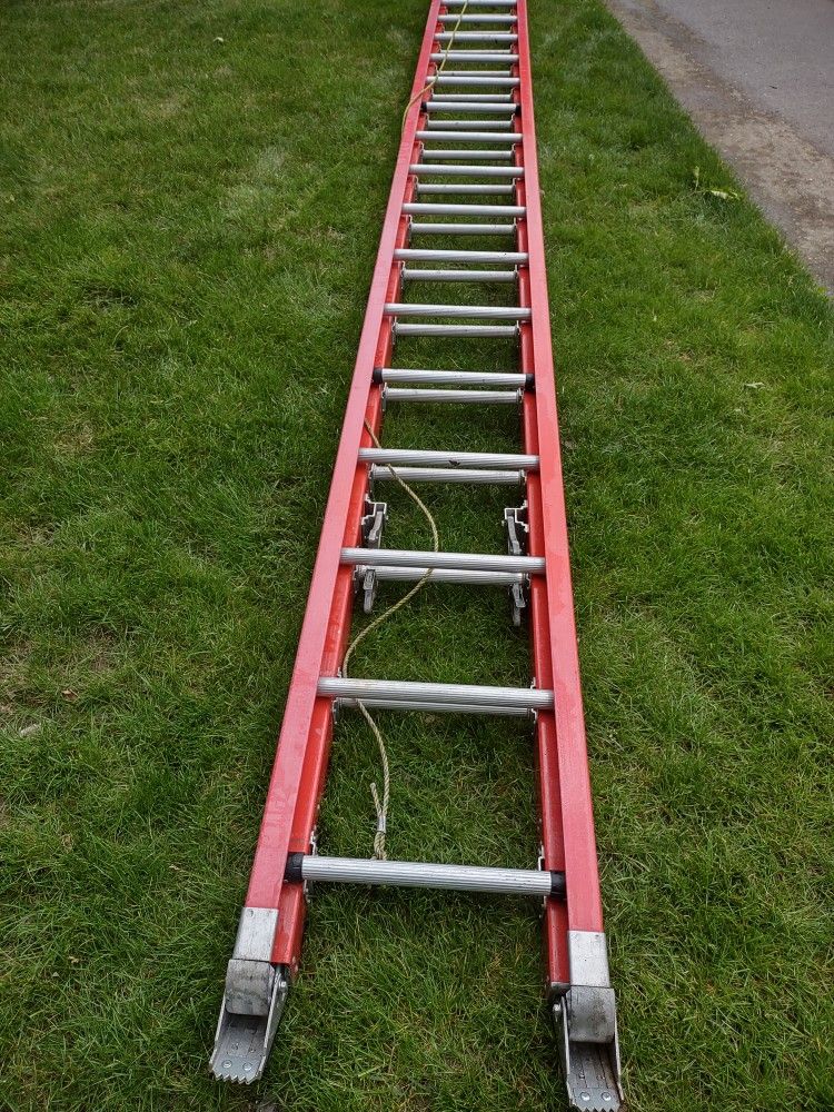 Ladder 40' Fiberglass 1A Extra Heavy Duty