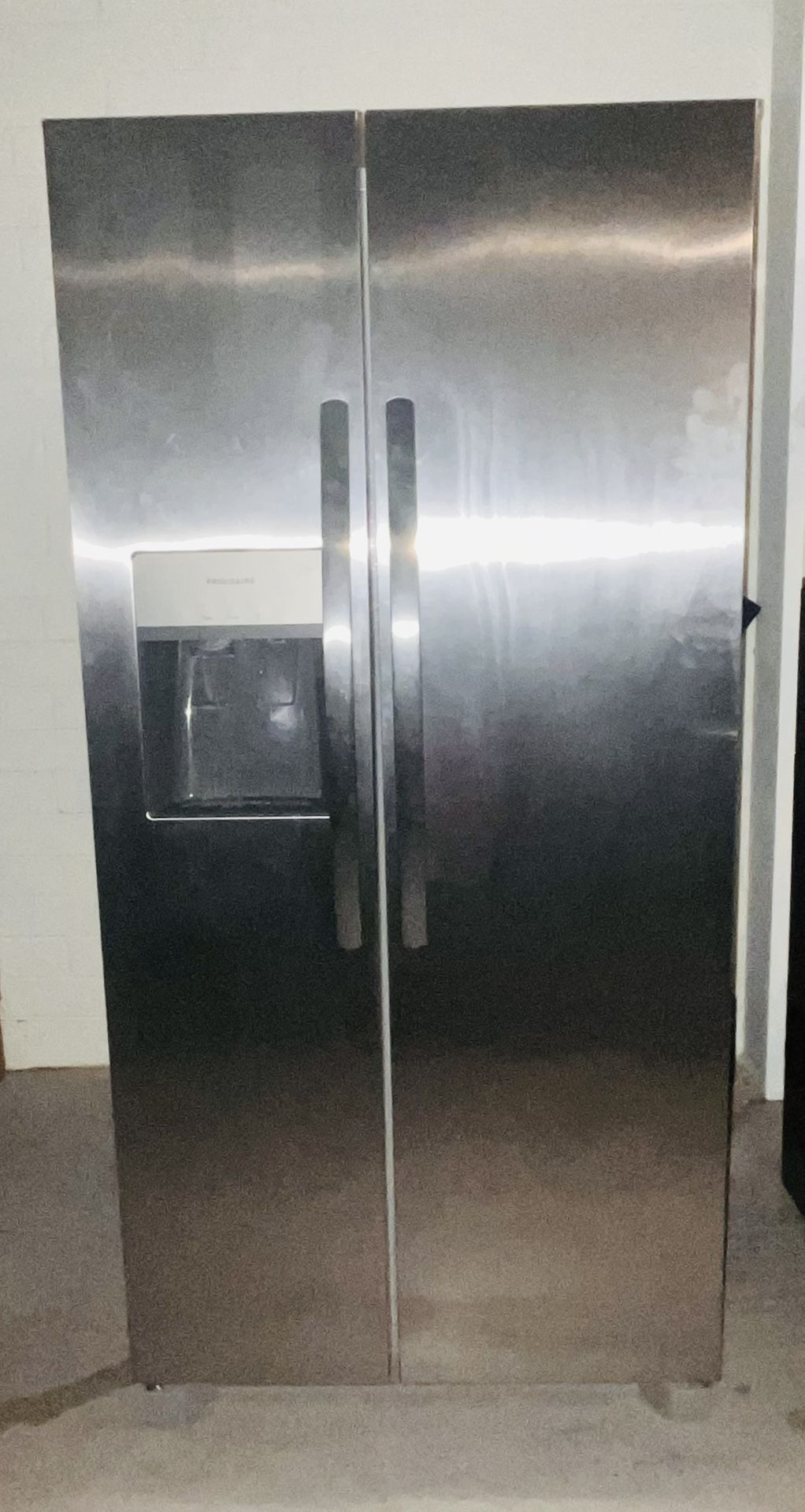Frigidaire Refrigerator Side By Side 