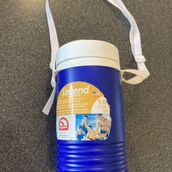 New Igloo Legend Series Insulated Drink Cooler Jug With Carry Strap, 1 Qt Water Bottle 