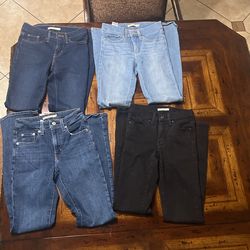 Levi womens jeans 20$ each sizes 24 and 25 highrise and midrise great conditions dont fit my daughter anymore
