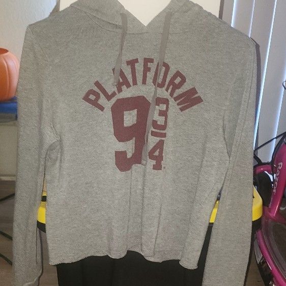 Harry Potter Hoodie Sweatshirt Hogwarts Pullover Pocket Embroidered Womens M