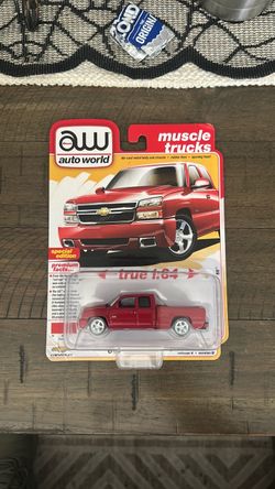 Auto World Muscle Trucks Chevy Silverado SS 1:64