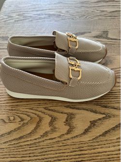 Verley New Women’s shoes breatable mesh beige slip ons size 9.5