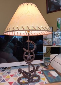 Horse shoe lamp