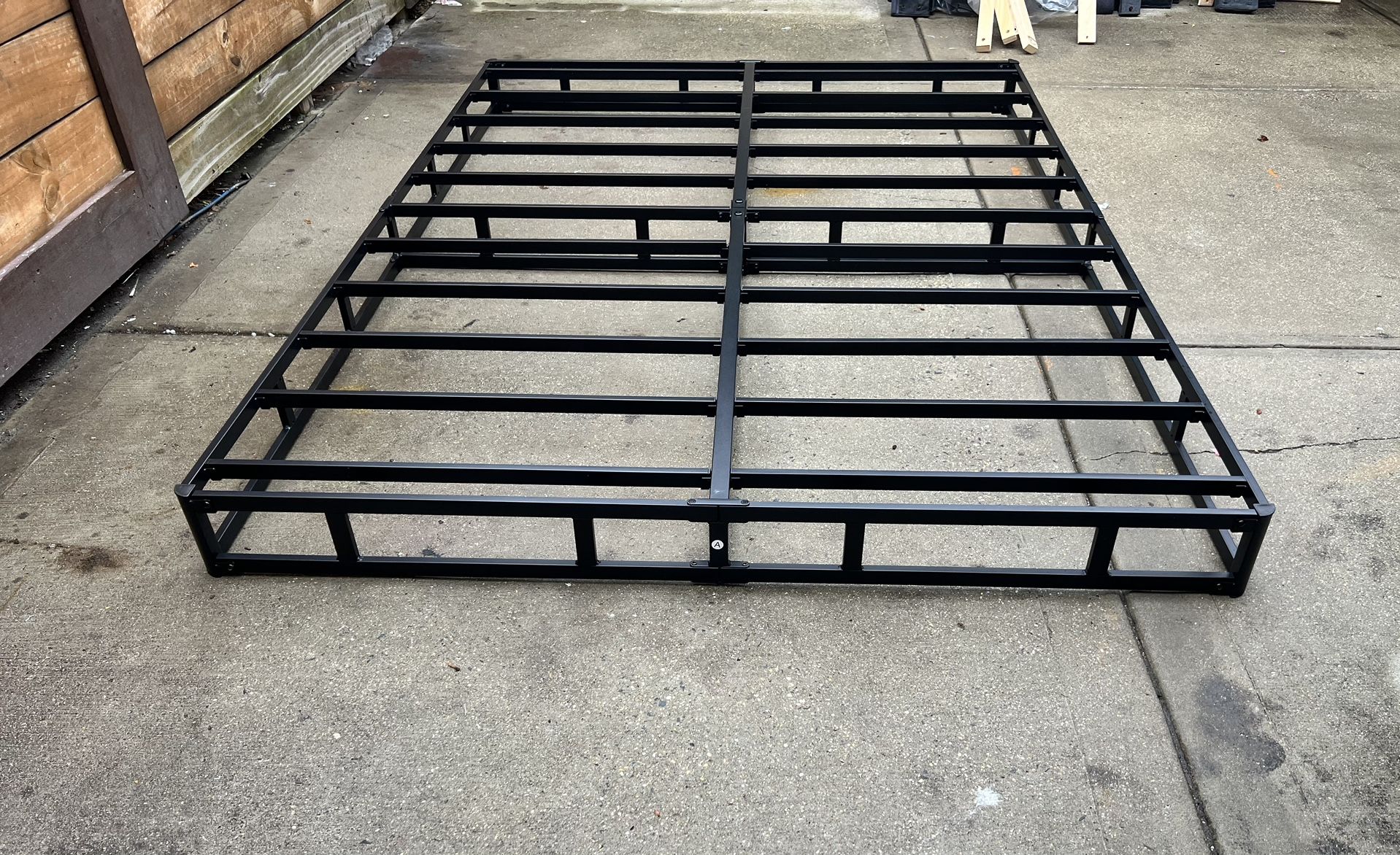Full Size Metal Box Spring. Caja De Soporte Para Cama Tamano Full.