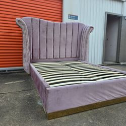Queen Velvet Wingback Platform Bed Frame – Blush Pink/Lavender with Gold Trim