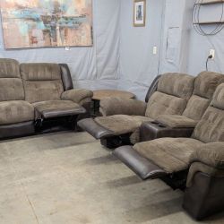 🛋️💥 Value City Tacoma Sofa And Love Seat 💥 Free Delivery And Financing Available!