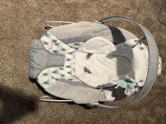 Ingenuity Soothing baby bouncer