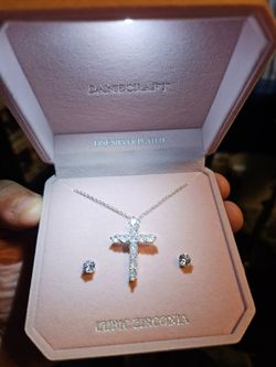 Woman's necklace