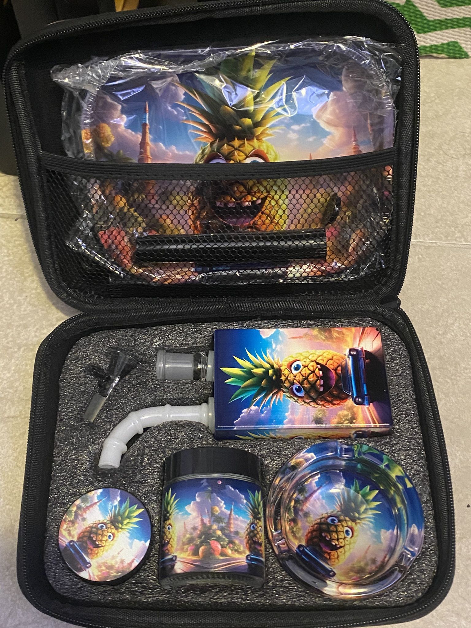 All In One Smoking Kit, Smiling Pineapple 