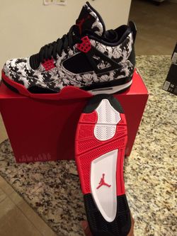 AIR JORDAN RETRO 4. Size 11