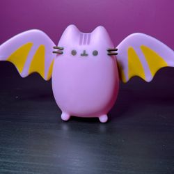 Pusheen exclusive pink bat vinyl figure with mini collectible Pusheen figures