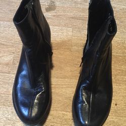 Black Wedge Boot Like New Size 6