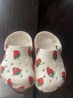 strawberry crocs for baby girls