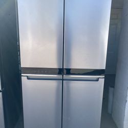 Whirlpool four door counter fridge works perfect in good condition. Free delivery to the garage.