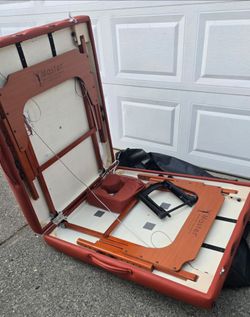 MASSAGE TABLE, SANTANA PRO PORTABLE. 31"