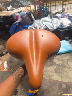 Wide seat  excellent condition