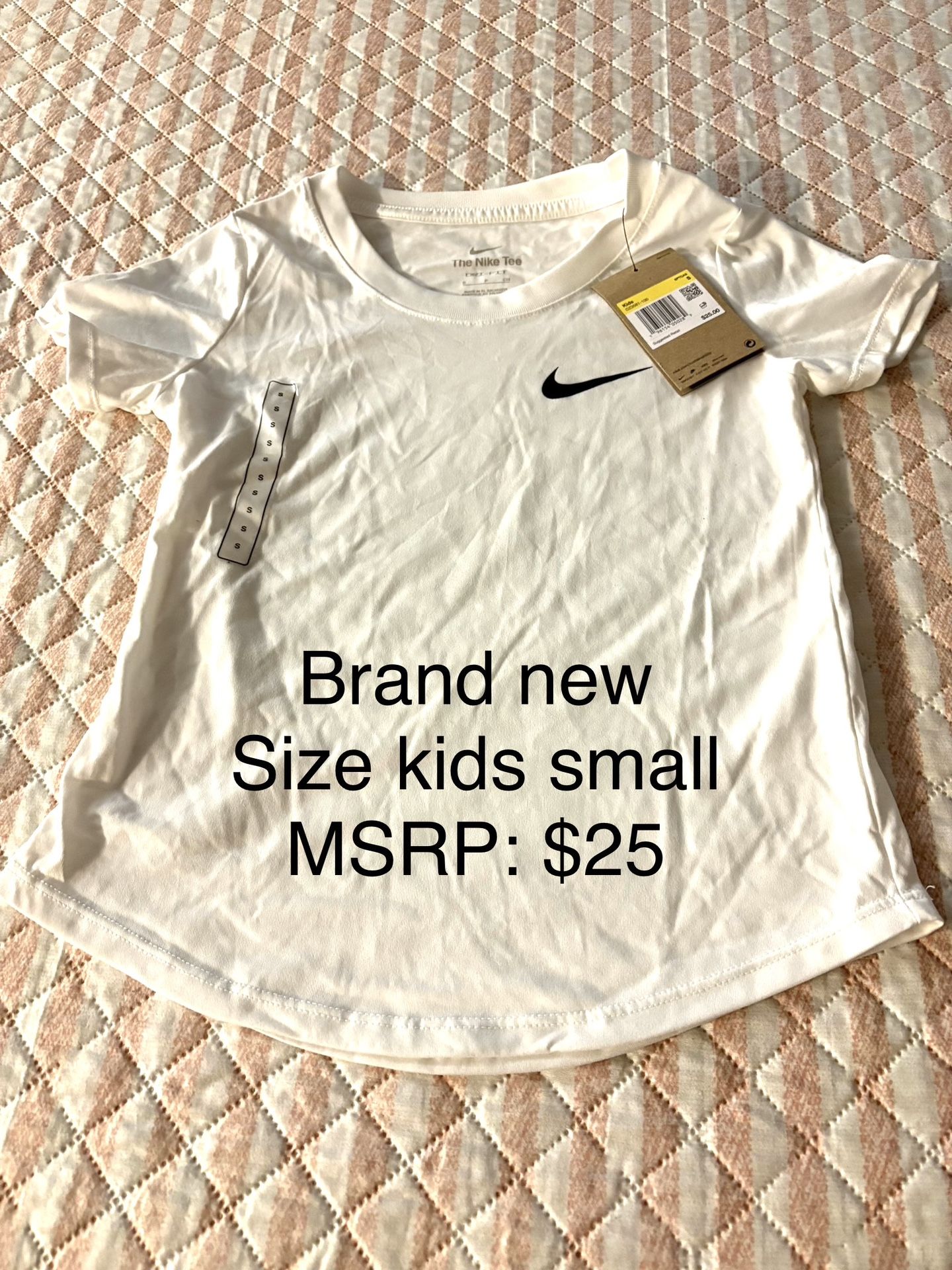 Nike Drifit Girls Size Small Tee NEW