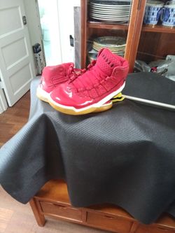 Air Jordan aura gym red size 9.5