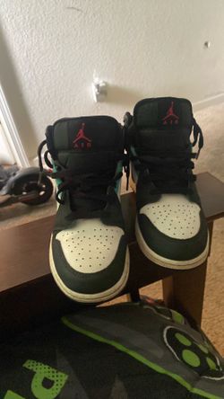 Jordan 1 Mid SE black white hyper jade (GS)