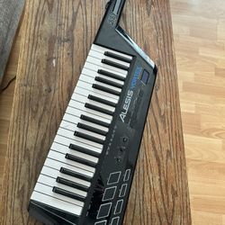 Keyboard Guitar Alesis 